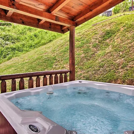 Expansive Gatlinburg Cabin Hot Tub, Deck And Grill! Exterior foto